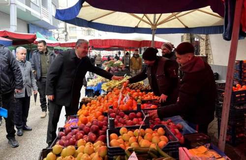 Eskişehir Valisi Yılmaz, Kurtuluş Mahallesi pazarını ziyaret etti