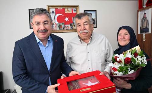 Eskişehir Valisi Yılmaz'dan şehit ailesine bayram ziyareti