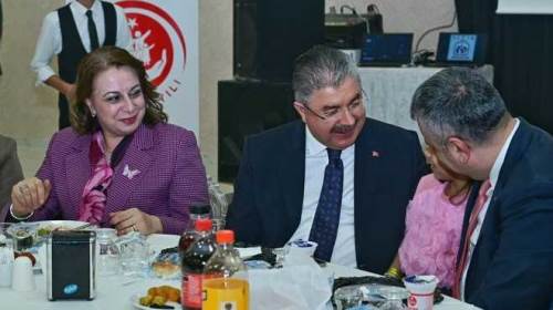 Eskişehir Valisi Yılmaz koruyucu ailelerle iftarda buluştu