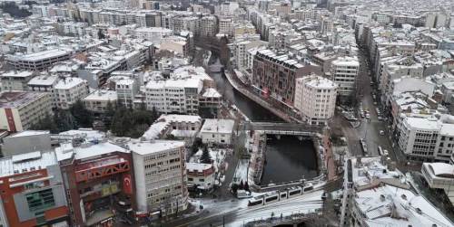 Eskişehir yılın son gününde karla kaplandı