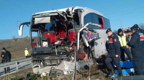 Eskişehir yolunda can pazarı: Yolcu otobüsü kaza yaptı!