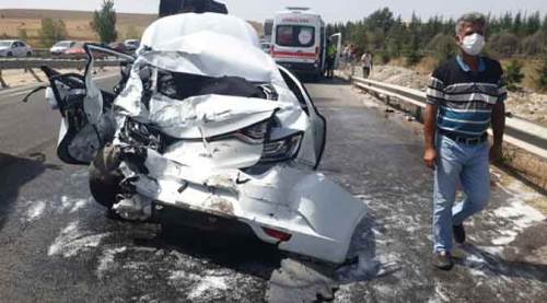 Eskişehir yolunda feci kaza: Çekici bu hale getirdi!