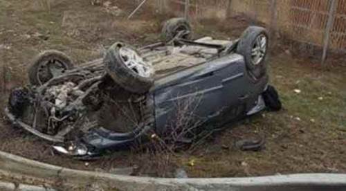 Eskişehir yolunda şarampole uçtu, içindeki 5 kişi...