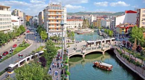 Eskişehir zirveyi zorluyor