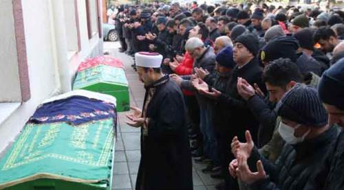 Eskişehirli anne kıza son veda: Depremde can verdiler