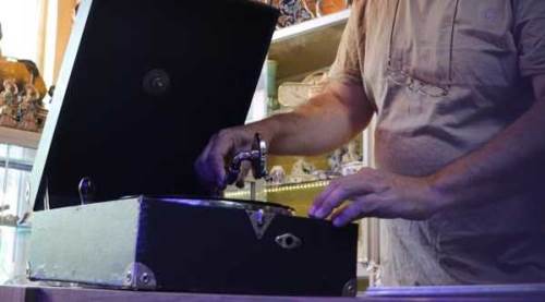 Eskişehirli antikacı uyardı: Çöpe atılanlara dikkat!