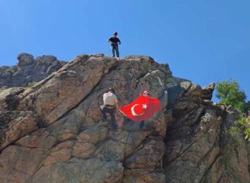 Eskişehirli APEKS üyeleri Zafer Bayramı'nı Karakayalar'da kutladılar