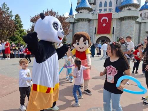 Eskişehirli çocukların hayal gücü Masal Şatosu’nda büyüdü