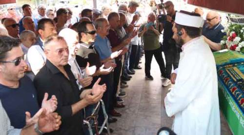Eskişehirli Devlet Eski Bakanı eşini son yolculuğuna uğurladı