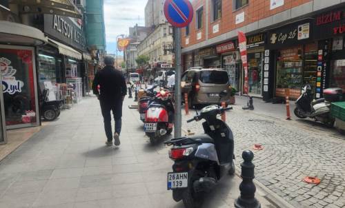 Eskişehirli esnaf soruyor: “Yasak tabelası sadece süs mü?”