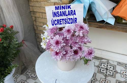 Eskişehirli esnaf ücretsiz dağıtıyor, çocuklar seviniyor!