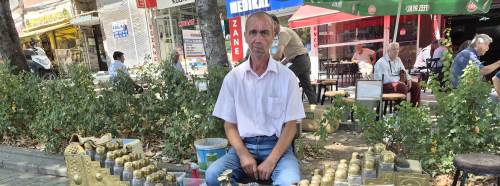 Eskişehirli esnaftan anlamlı mesaj: Gören dönüp bir daha bakıyor