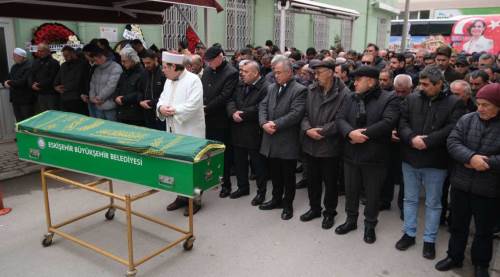 Eskişehirli gazeteci Özge Zaim'in babası toprağa verildi