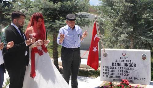 Eskişehirli gelin ve damattan düğün günü büyük vefa
