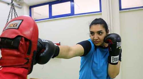 Eskişehirli genç kick boksçunun hedefi büyük