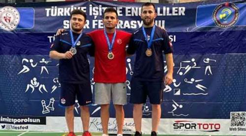 Eskişehirli güreşçilerden gururlandıran başarı