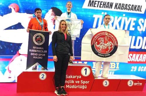 Eskişehirli karateciden Türkiye şampiyonluğu