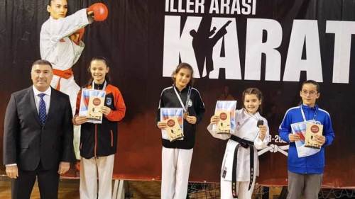 Eskişehirli kareteciler madalyaları topladı