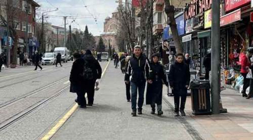 Eskişehirli maskeyi çıkarmaktan rahatsız!