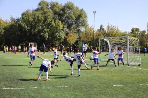 Eskişehirli minik futbolcular Zafer Bayramı'nda sahada