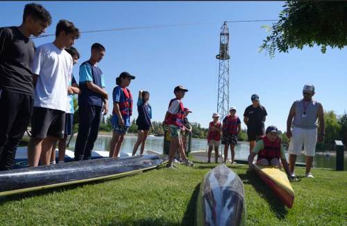 Eskişehirli minik sporcular kürekleri ellerine aldı