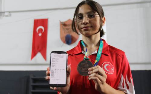 Eskişehirli öğrenciden çifte başarı