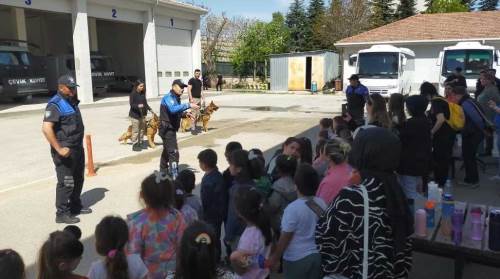 Eskişehirli öğrencilerden Emniyet Müdürlüğü'ne ziyaret