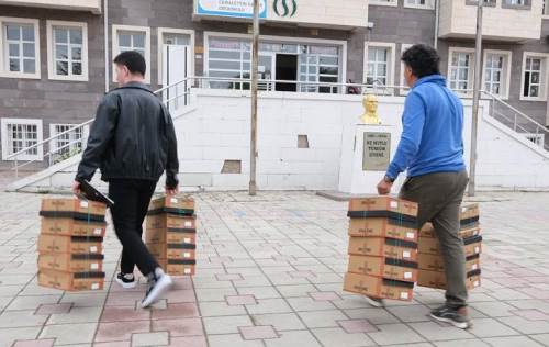 Eskişehirli öğrencilere kışlık ayakkabı desteği ETO'dan