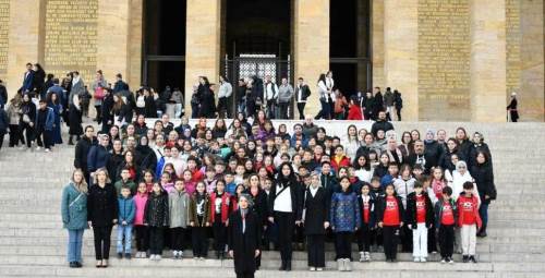Eskişehirli öğretmen, öğrenci ve velilerden Anıtkabir'e ziyaret