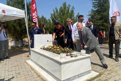 Eskişehirli polis memuru Fatih Dalgıç kabri başında anıldı