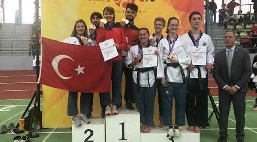 Eskişehirli sporculardan Almanya'da tekvando dersi