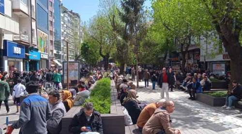 Eskişehirliler 1 Mayıs tatiliyle havanın tadını çıkardı