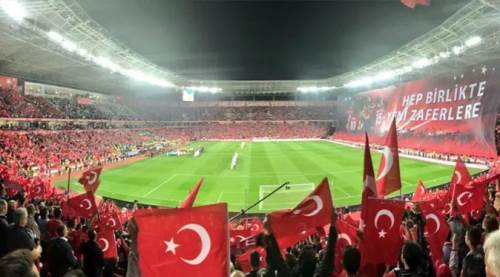 Eskişehirliler bayrak siparişlerini şimdiden versin