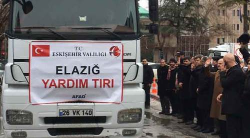 Eskişehirliler depremzedelere yardım göndermeye devam ediyor