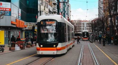 Eskişehirliler dikkat: Tramvay ve otobüs saatleri güncellendi!