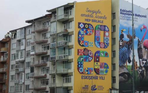 Eskişehirliler heyecanla bekliyor: Afişler şehri renklendirdi
