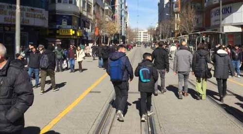 Eskişehirliler kış ortasında  yazdan kalma günün tadını çıkardı