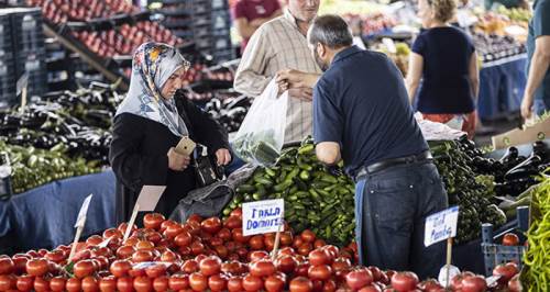 Eskişehirliler pazara! Tezgahlarda yerlerini aldılar