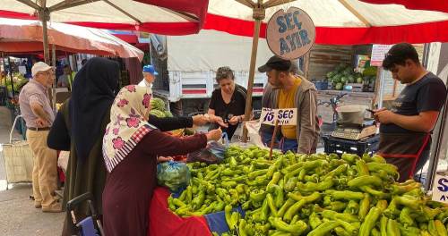 Eskişehirliler pazarda ucuz ürün avında: İşte fiyatlar...