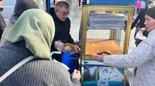 Eskişehirliler sıraya girdi: Hepsi ücretsiz dağıtıldı!