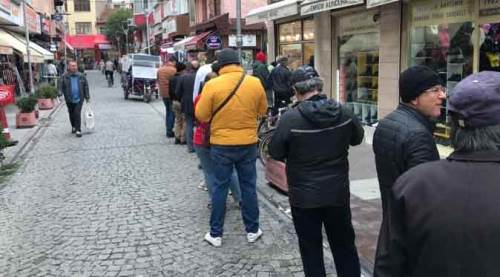 Eskişehirliler soğuğa rağmen onun için kuyrukta bekledi