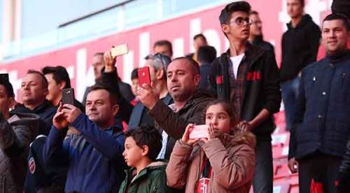 Eskişehirliler tribünden böyle izledi...