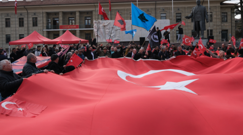 Eskişehirliler Türk bayrağına sahip çıktı!