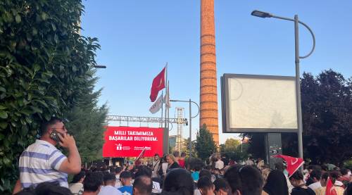 Eskişehirliler Türkiye - Portekiz maçını dev ekranda seyrettiler