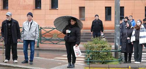 Eskişehirliler yağmura aldırış etmeden saygı duruşuna geçti