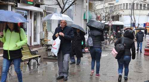 Eskişehirliler yağmura hazırlıksız yakalandı