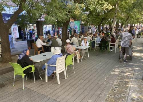 Eskişehirliler yazın son günlerinin tadını çıkarttı