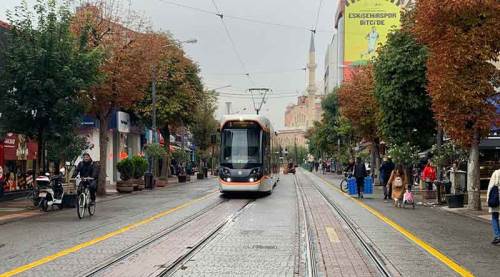 Eskişehirliler yeni güne yağmurla başladı