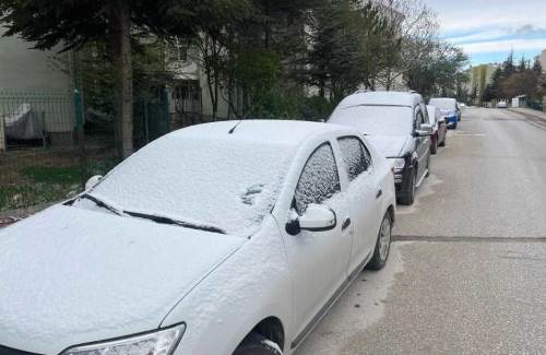 Eskişehirlilere baharın ortasında kar sürprizi