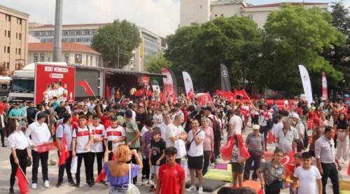 Eskişehirlilere seslendi: Destek için giyin